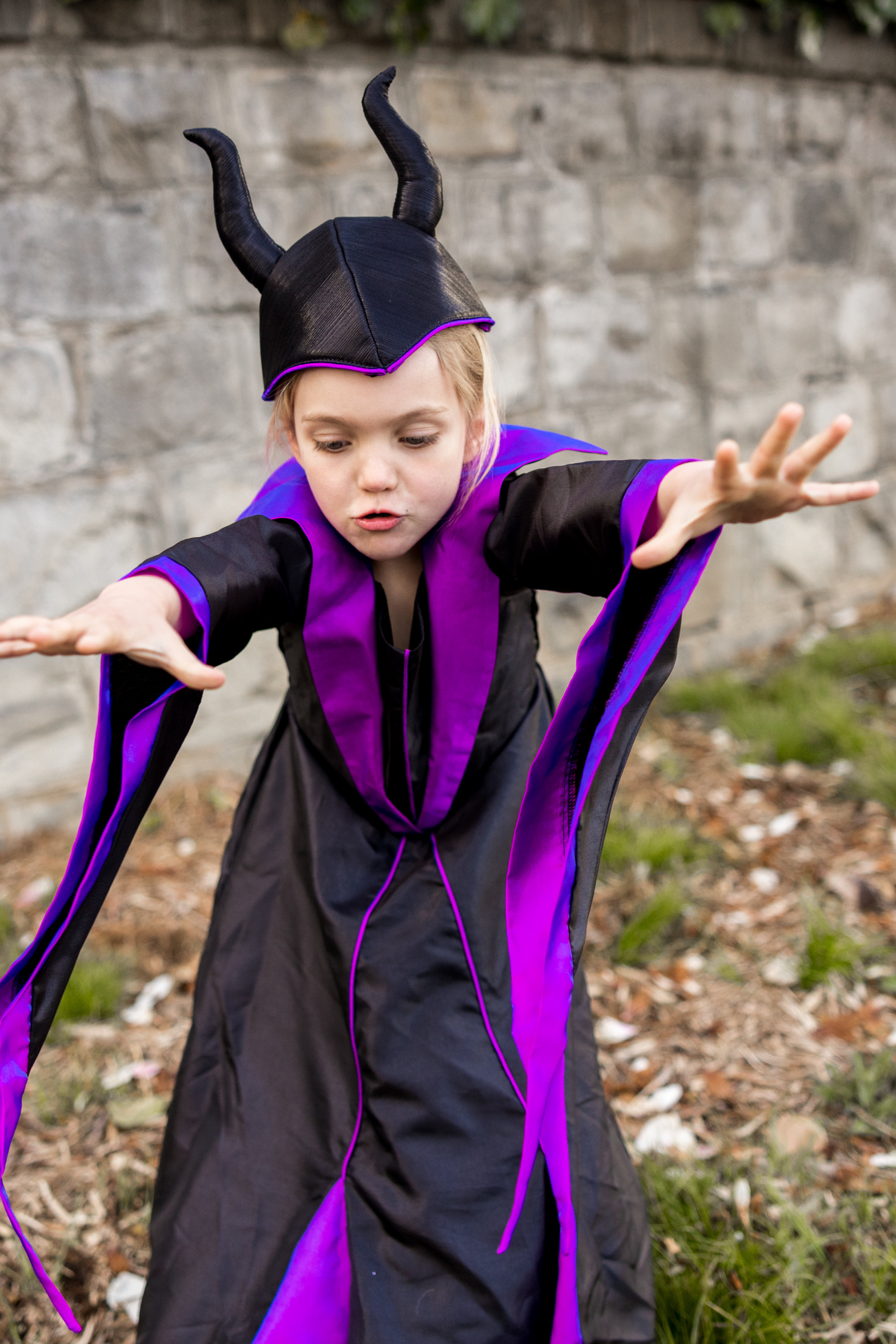 Villain Princess Dress and Headpiece Size 5-6 - Great Pretenders, photo 2 of 8