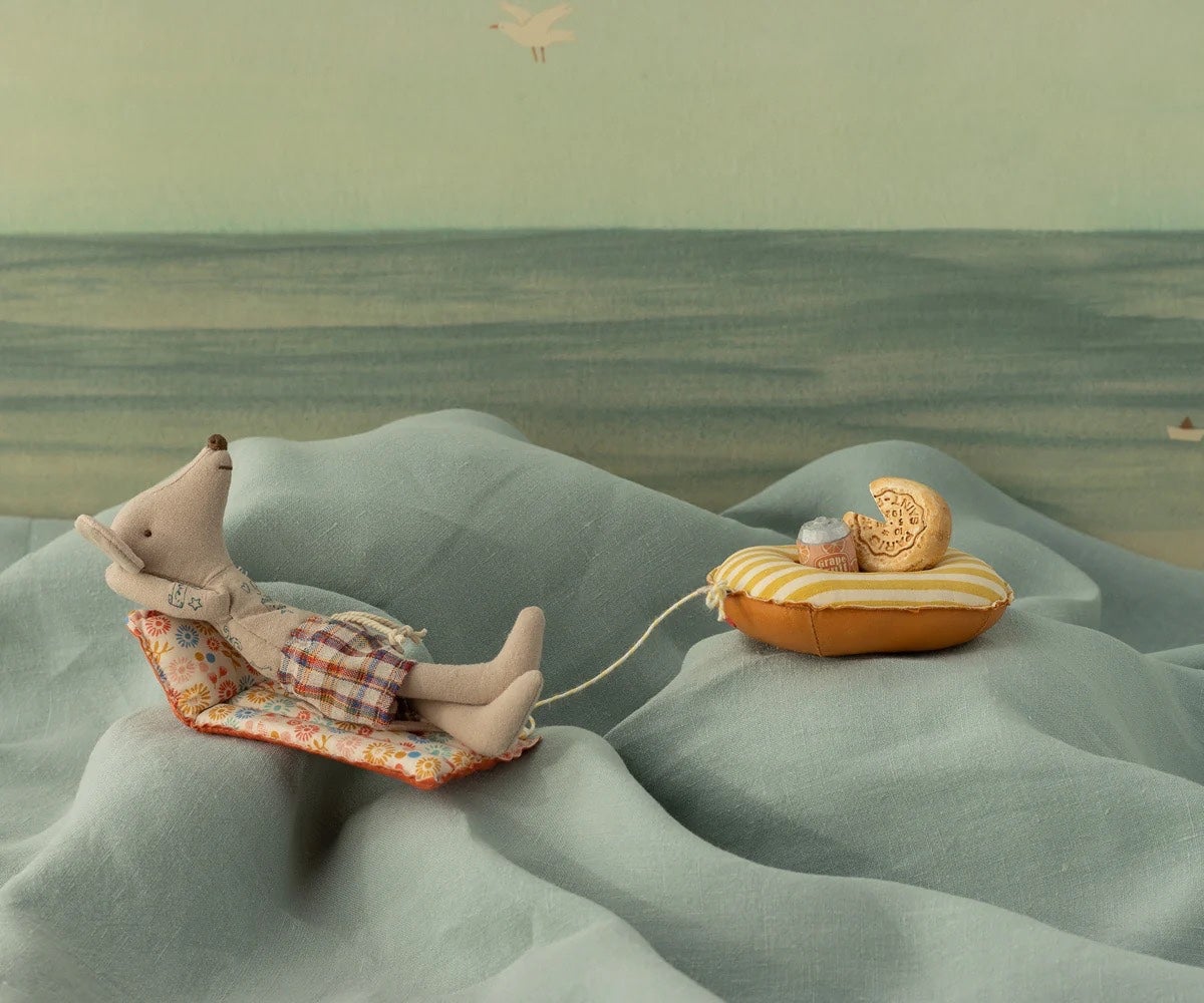 Dad Mouse with Beach Air Mattress - Maileg, photo 2 of 3