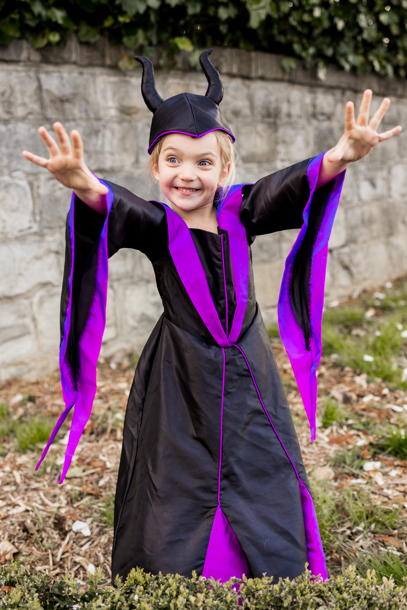 Villain Princess Dress and Headpiece Size 5-6 - Great Pretenders, photo 1 of 8