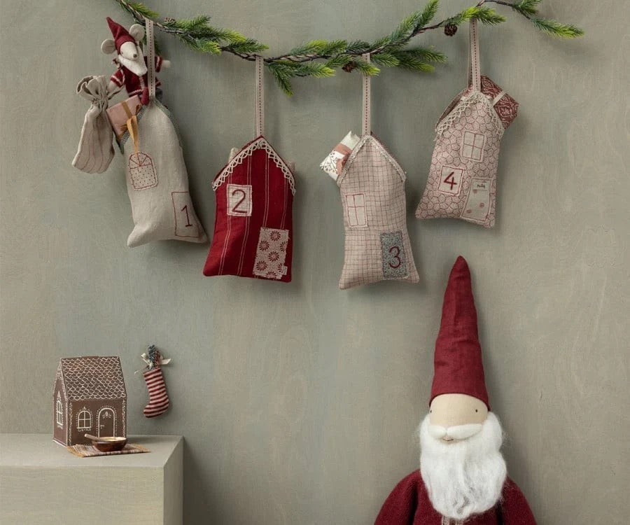 Santa Mouse in House - Maileg, photo 2 of 5