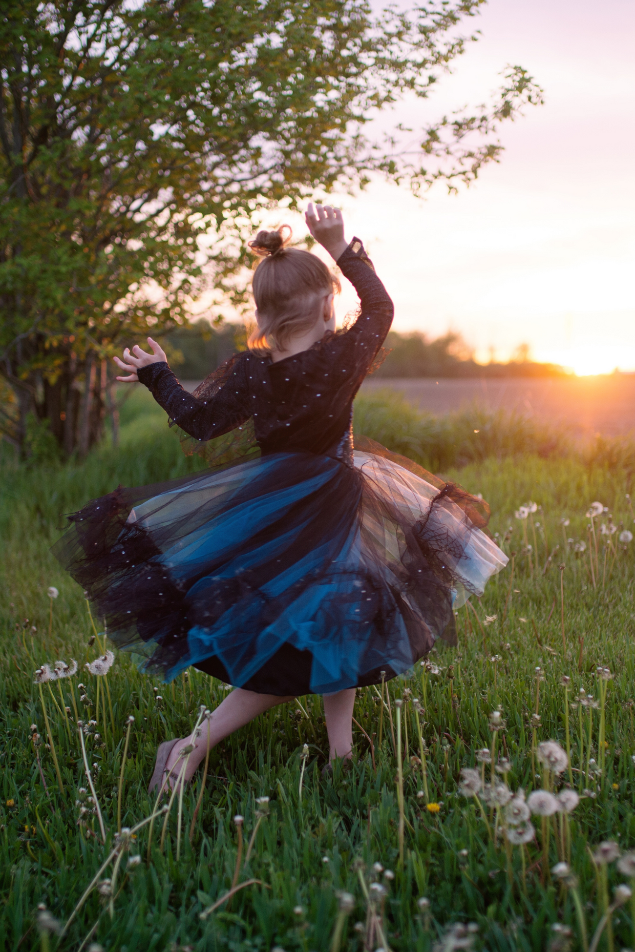 Luna the Midnight Witch Size 5-6yrs - Great Pretenders, photo 3 of 6