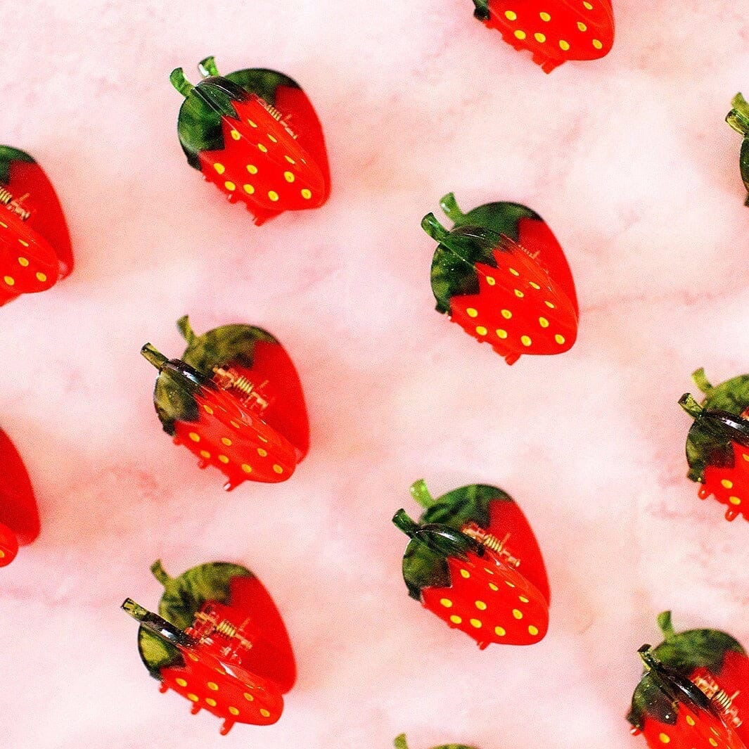 Mini Strawberry Claw Clip - Jenny Lemons, photo 4 of 5